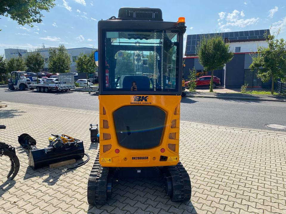 Minibagger BK2800ASR inkl. Zubehörpaket *INKL.19% MWST*BERGER KRAUS*KUBOTA*SCHWENKARM* VERSTELLFAHRWERK*KLIMA* - Mini escavadeira: foto 4 Minibagger BK2800ASR inkl. Zubehörpaket *INKL.19% MWST*BERGER KRAUS*KUBOTA*SCHWENKARM* VERSTELLFAHRWERK*KLIMA* - Mini escavadeira: foto 4