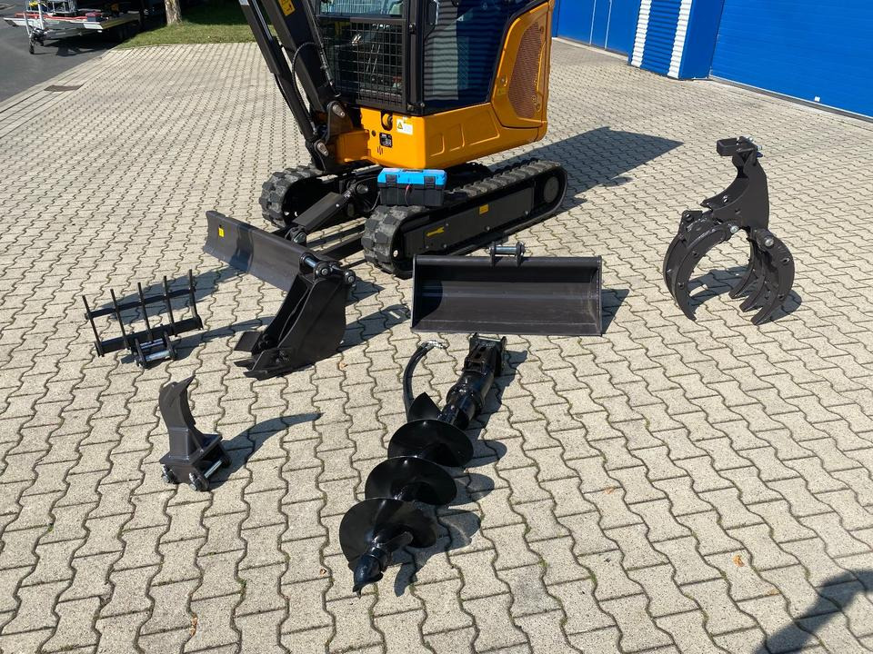 Minibagger BK2800ASR inkl. Zubehörpaket *INKL.19% MWST*BERGER KRAUS*KUBOTA*SCHWENKARM* VERSTELLFAHRWERK*KLIMA* - Mini escavadeira: foto 3 Minibagger BK2800ASR inkl. Zubehörpaket *INKL.19% MWST*BERGER KRAUS*KUBOTA*SCHWENKARM* VERSTELLFAHRWERK*KLIMA* - Mini escavadeira: foto 3