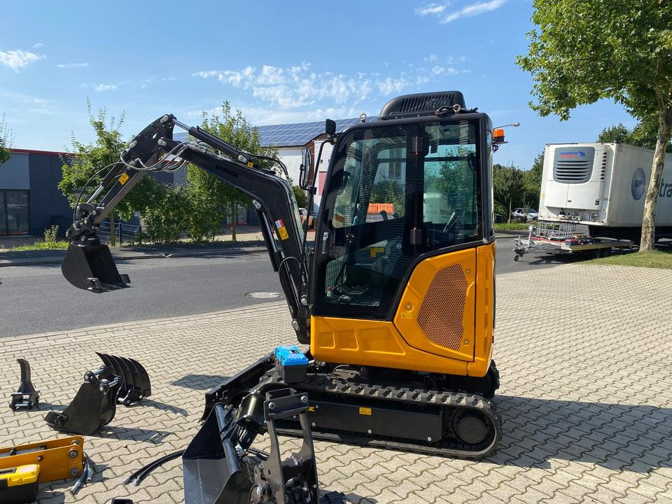 Minibagger BK2800ASR inkl. Zubehörpaket *INKL.19% MWST*BERGER KRAUS*KUBOTA*SCHWENKARM* VERSTELLFAHRWERK*KLIMA* - Mini escavadeira: foto 3 Minibagger BK2800ASR inkl. Zubehörpaket *INKL.19% MWST*BERGER KRAUS*KUBOTA*SCHWENKARM* VERSTELLFAHRWERK*KLIMA* - Mini escavadeira: foto 3