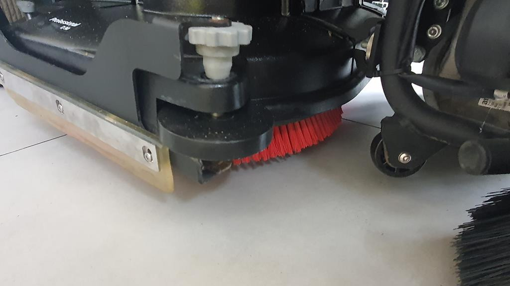 Lavadora aspiradora de pavimentos KÄRCHER Szorowarka Zamiatarka KARCHER B200 R Dose SB Serwis GWARANCJA 2019 YEAR: foto 18