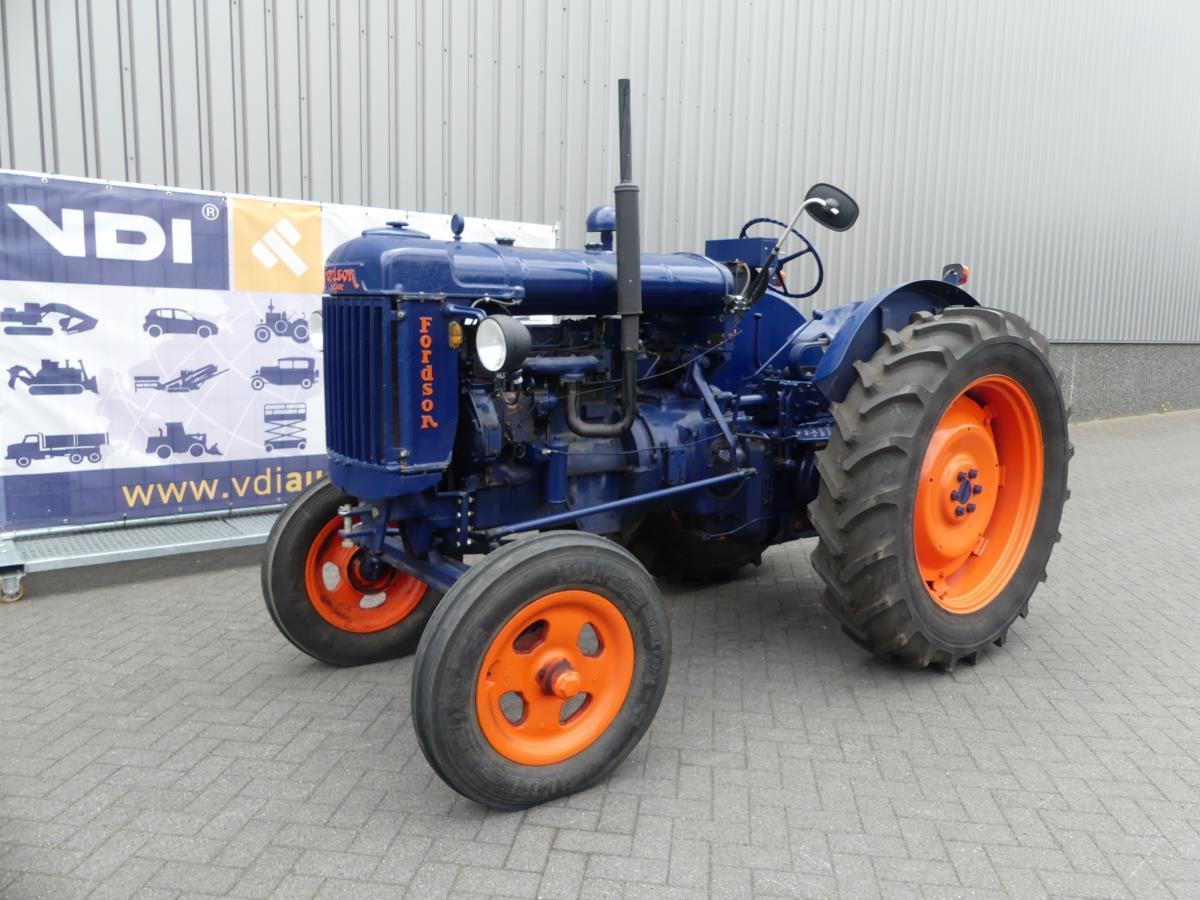 Fordson 27N - Trator: foto 1 Fordson 27N - Trator: foto 1