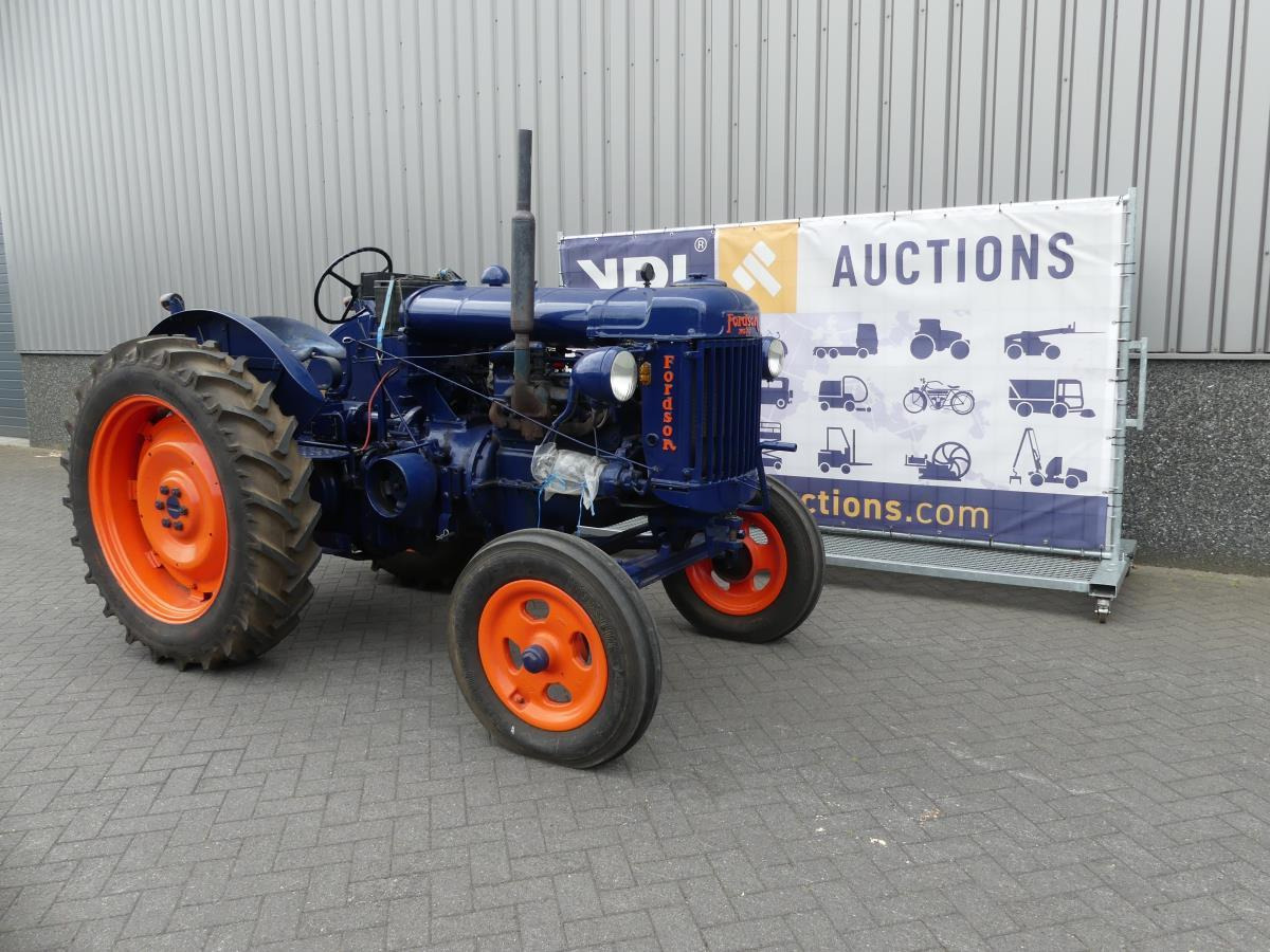 Fordson 27N - Trator: foto 1 Fordson 27N - Trator: foto 1