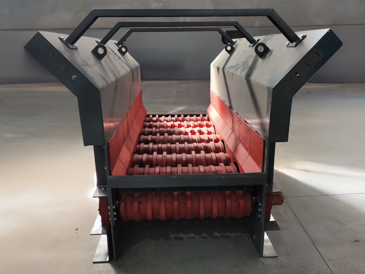 CONSTMACH Hochleistungs-WOBBLER-FEEDER – Die Ideale Lösung für Gleichmäßige und Kontrollierte Materialzufuhr - Máquina de mineração: foto 1 CONSTMACH Hochleistungs-WOBBLER-FEEDER – Die Ideale Lösung für Gleichmäßige und Kontrollierte Materialzufuhr - Máquina de mineração: foto 1