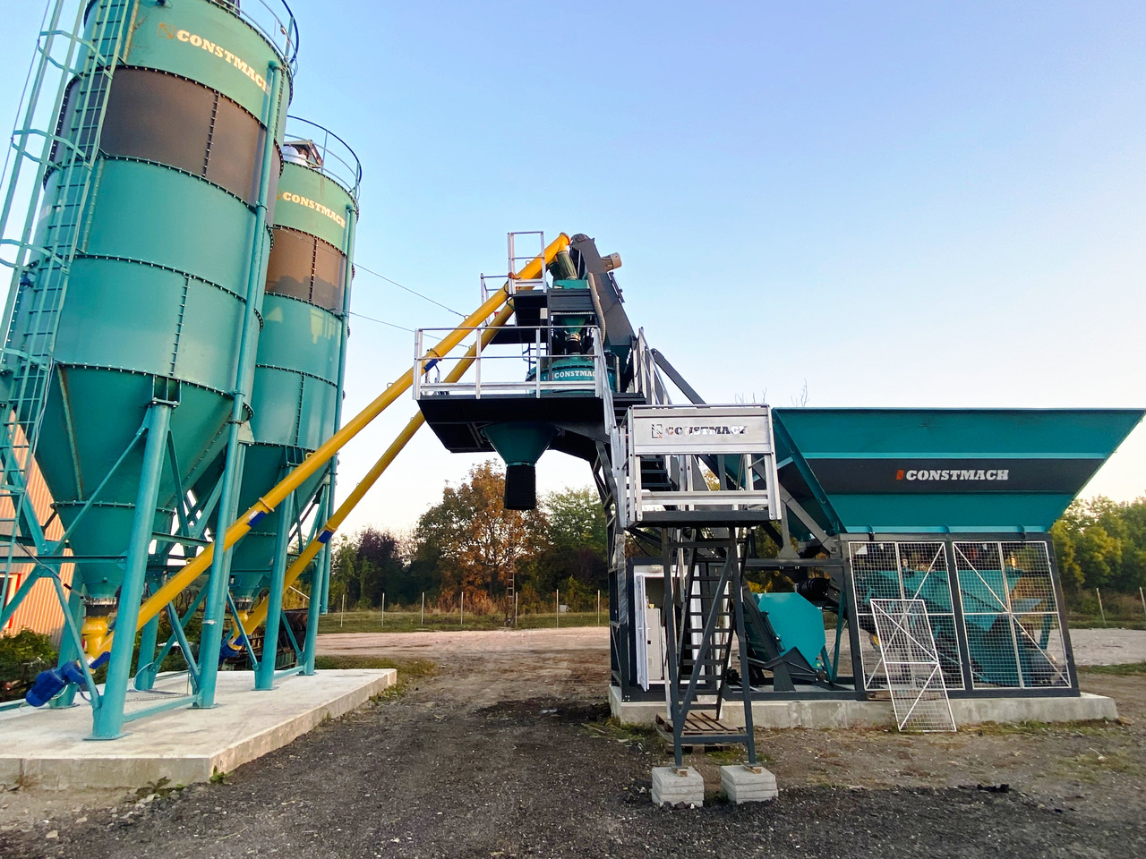 Constmach 30 m³/h Compact Concrete Batching Plant - Usina de concreto: foto 1 Constmach 30 m³/h Compact Concrete Batching Plant - Usina de concreto: foto 1