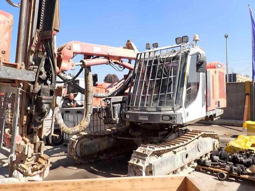 Máquina de perfuração Sandvik DX800: foto 1
