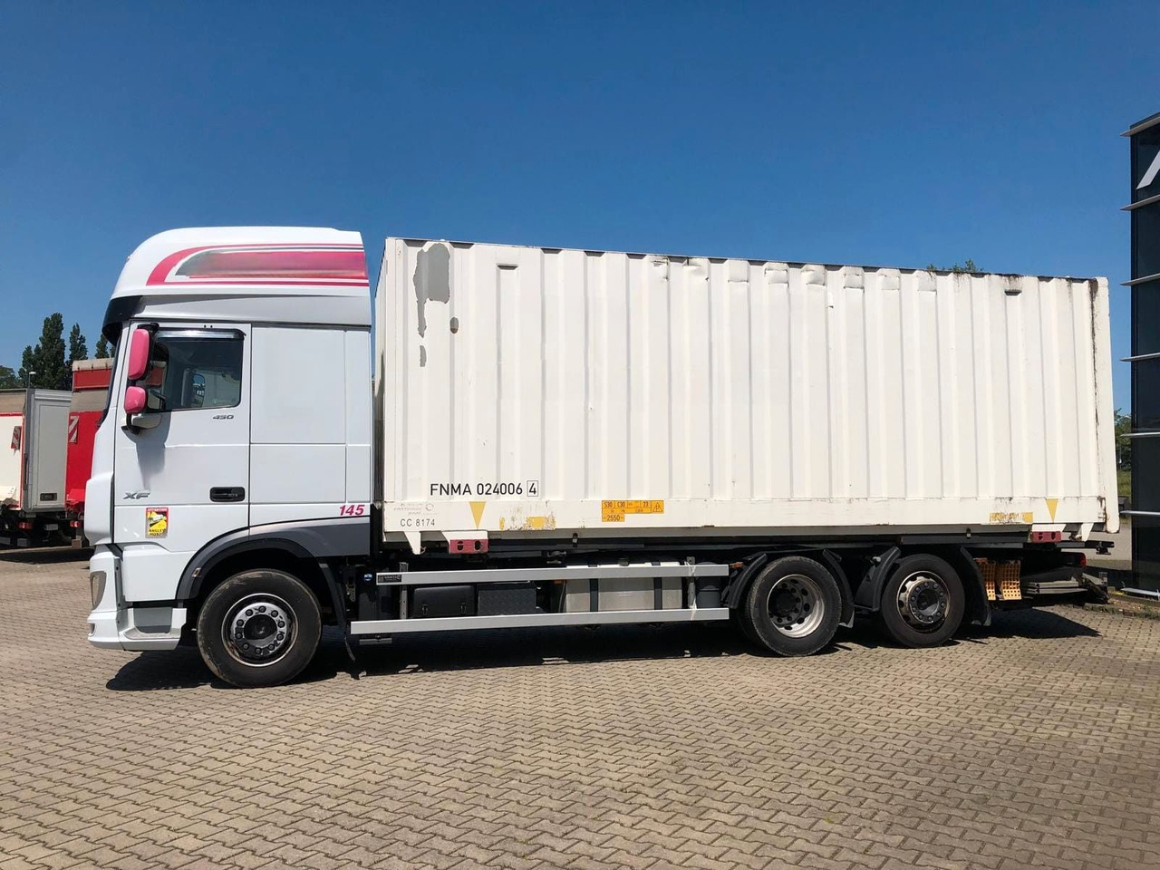 DAF XF450 SSC Lenk/Lift*LBW*AHK*Standklima - Camião transportador de contêineres/ Caixa móvel: foto 2 DAF XF450 SSC Lenk/Lift*LBW*AHK*Standklima - Camião transportador de contêineres/ Caixa móvel: foto 2