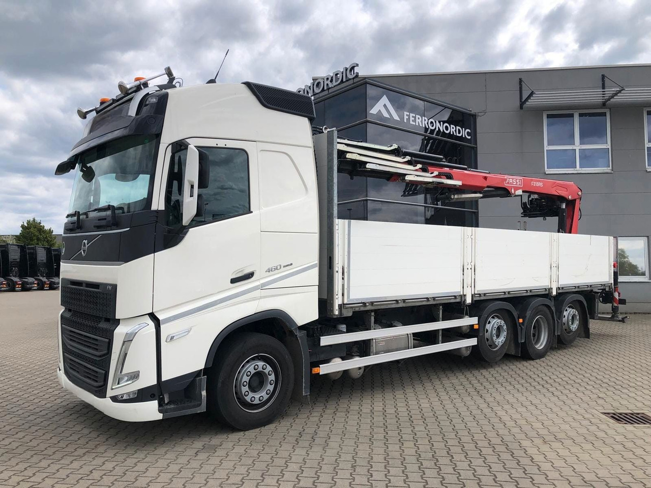 Volvo FH460 8x2 TRIDEM VLA&NLA gelenkt*FASSI F215AS.24 - Camião grua: foto 4 Volvo FH460 8x2 TRIDEM VLA&NLA gelenkt*FASSI F215AS.24 - Camião grua: foto 4