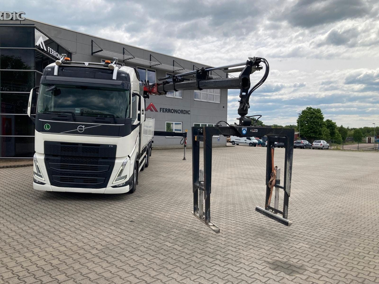 Volvo FH460 8x2 TRIDEM VLA&NLA gelenkt*FASSI F215AS.24 - Camião grua: foto 5 Volvo FH460 8x2 TRIDEM VLA&NLA gelenkt*FASSI F215AS.24 - Camião grua: foto 5