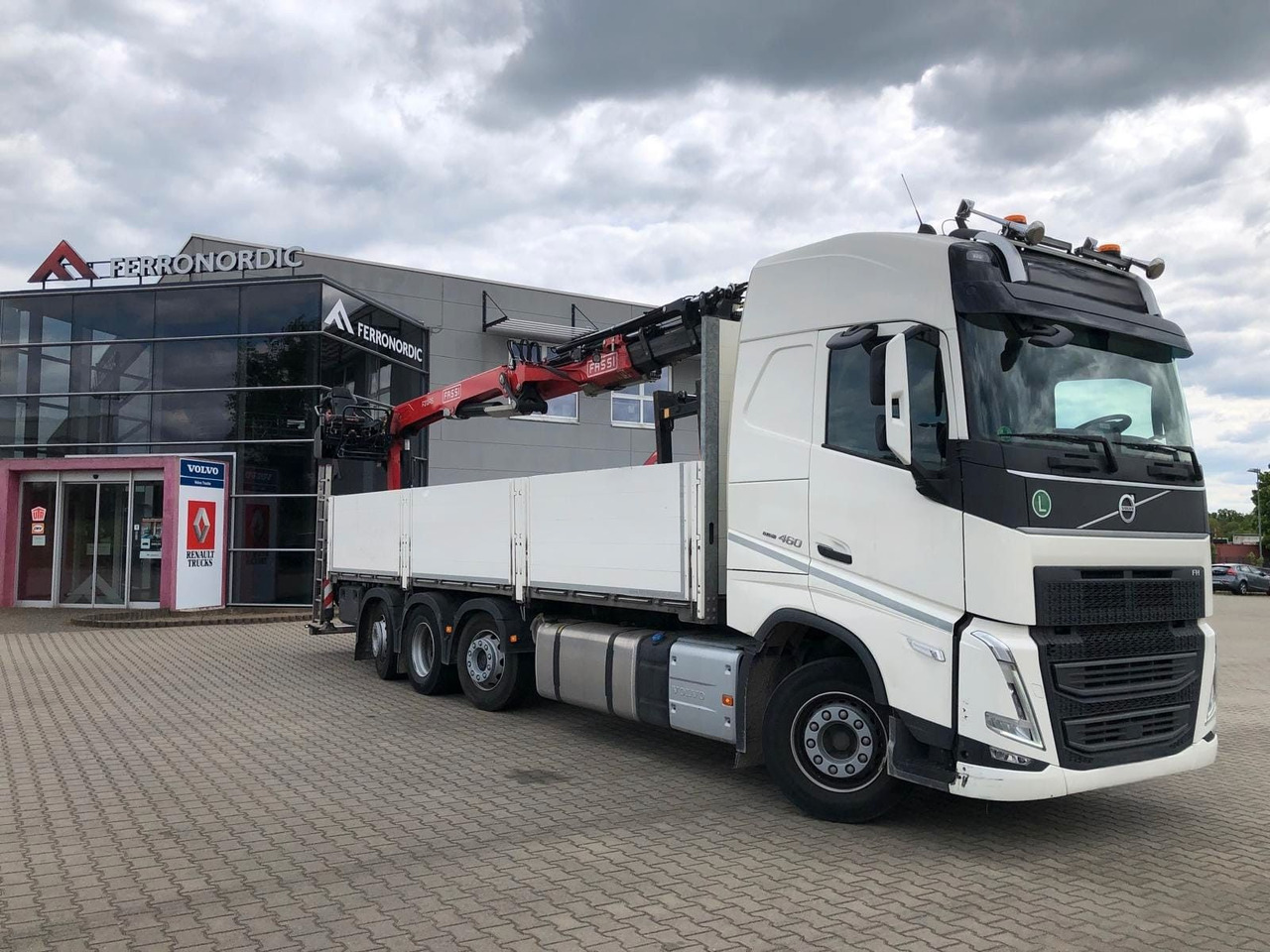 Volvo FH460 8x2 TRIDEM VLA&NLA gelenkt*FASSI F215AS.24 - Camião grua: foto 3 Volvo FH460 8x2 TRIDEM VLA&NLA gelenkt*FASSI F215AS.24 - Camião grua: foto 3