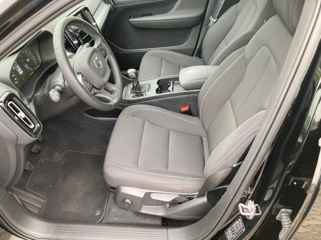 Volvo XC 40 T3 Momentum Pro 2WD - SUV: foto 5 Volvo XC 40 T3 Momentum Pro 2WD - SUV: foto 5