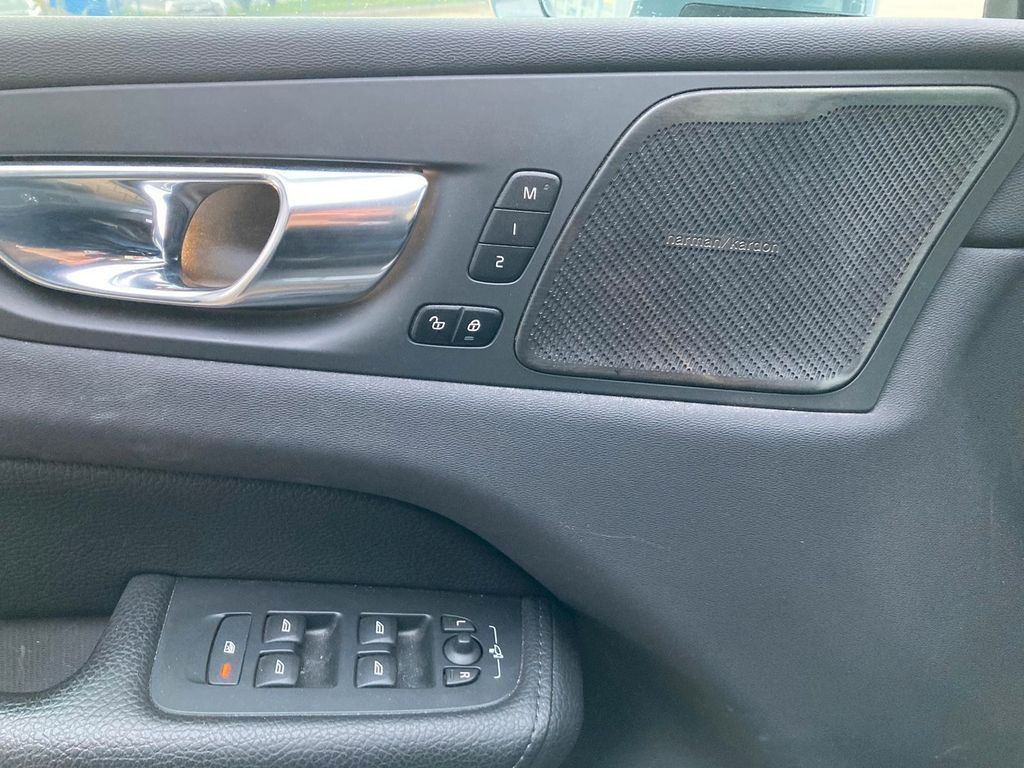 SUV Volvo XC 60 T6 Inscr. Rech. Plug-In Hybrid AWD Md.2022 Volvo XC 60 T6 Inscr. Rech. Plug-In Hybrid AWD Md.2022: foto 14 SUV Volvo XC 60 T6 Inscr. Rech. Plug-In Hybrid AWD Md.2022 Volvo XC 60 T6 Inscr. Rech. Plug-In Hybrid AWD Md.2022: foto 14