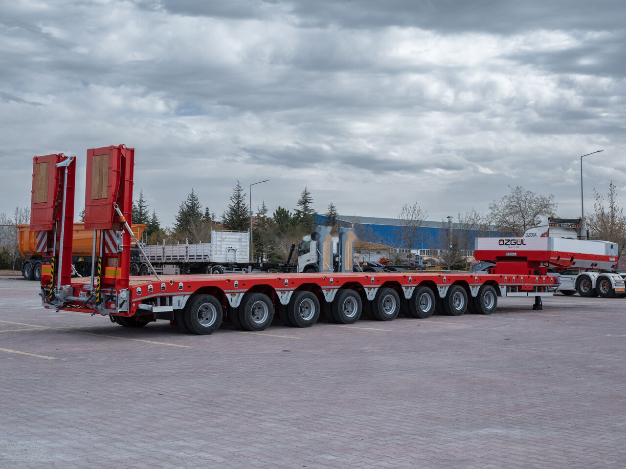 Özgül 8 AXLE LOWBED SEMI TRAILER - Semi-reboque baixa: foto 1 Özgül 8 AXLE LOWBED SEMI TRAILER - Semi-reboque baixa: foto 1