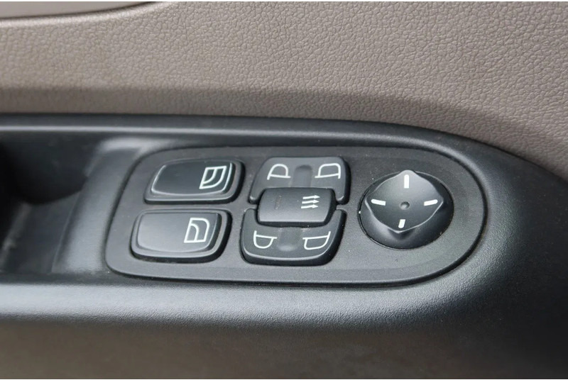 Camião furgão DAF CF 290 FA Bak+ klep Dhollandia 2000 kg: foto 7