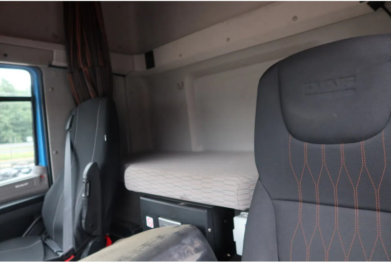 DAF CF 410 Bakwagen + Onderschuif klep - Camião furgão: foto 5 DAF CF 410 Bakwagen + Onderschuif klep - Camião furgão: foto 5