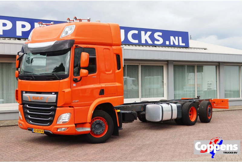 DAF CF 450 Chassis Cabine Slaap Cabine 2x Bed - Camião chassi: foto 1 DAF CF 450 Chassis Cabine Slaap Cabine 2x Bed - Camião chassi: foto 1