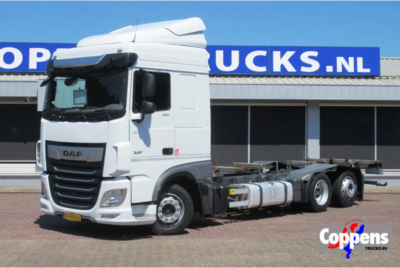 DAF XF 450 FAR BDF Systeem - Camião transportador de contêineres/ Caixa móvel: foto 1 DAF XF 450 FAR BDF Systeem - Camião transportador de contêineres/ Caixa móvel: foto 1