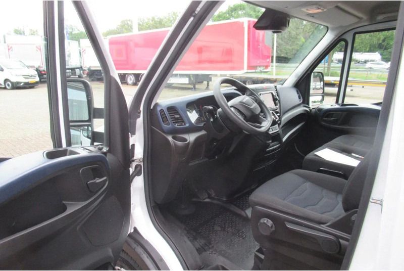 Iveco Daily 35C16 Bak+Klep Automaat Laadklep Airco Camera - Carrinha de contentor: foto 5 Iveco Daily 35C16 Bak+Klep Automaat Laadklep Airco Camera - Carrinha de contentor: foto 5