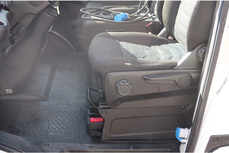 Iveco Daily 35S16 Iveco 35S16 L3/H2 Koel/Vries/ verwarmen Carrier Xarios 350 + 220 volt nacht aansluiting - Carrinha frigorífica: foto 5 Iveco Daily 35S16 Iveco 35S16 L3/H2 Koel/Vries/ verwarmen Carrier Xarios 350 + 220 volt nacht aansluiting - Carrinha frigorífica: foto 5