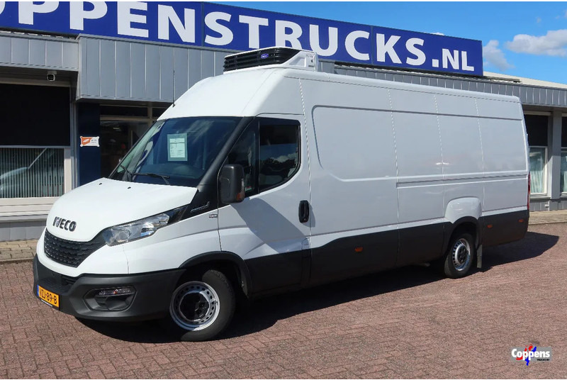 Iveco Daily 35S16 Iveco 35S16 L3/H2 Koel/Vries/ verwarmen Carrier Xarios 350 + 220 volt nacht aansluiting - Carrinha frigorífica: foto 1 Iveco Daily 35S16 Iveco 35S16 L3/H2 Koel/Vries/ verwarmen Carrier Xarios 350 + 220 volt nacht aansluiting - Carrinha frigorífica: foto 1
