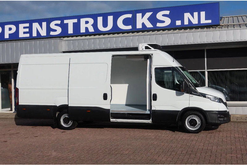 Iveco Daily 35S16 Iveco 35S16 L3/H2 Koel/Vries/ verwarmen Carrier Xarios 350 + 220 volt nacht aansluiting - Carrinha frigorífica: foto 2 Iveco Daily 35S16 Iveco 35S16 L3/H2 Koel/Vries/ verwarmen Carrier Xarios 350 + 220 volt nacht aansluiting - Carrinha frigorífica: foto 2