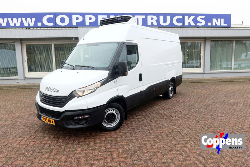 Iveco Daily 35S16 Koelen/vriezen/verwarmen Carrier Xarios 350 + nacht aansluiting 220 volt - Carrinha frigorífica: foto 1 Iveco Daily 35S16 Koelen/vriezen/verwarmen Carrier Xarios 350 + nacht aansluiting 220 volt - Carrinha frigorífica: foto 1