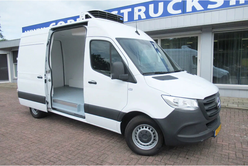 Mercedes-Benz Sprinter 317 CDI Koel / Vries/ verwarmen Carrier Xarios 350 + 220 volt nacht stekkerL2/H2 - Carrinha frigorífica: foto 2 Mercedes-Benz Sprinter 317 CDI Koel / Vries/ verwarmen Carrier Xarios 350 + 220 volt nacht stekkerL2/H2 - Carrinha frigorífica: foto 2