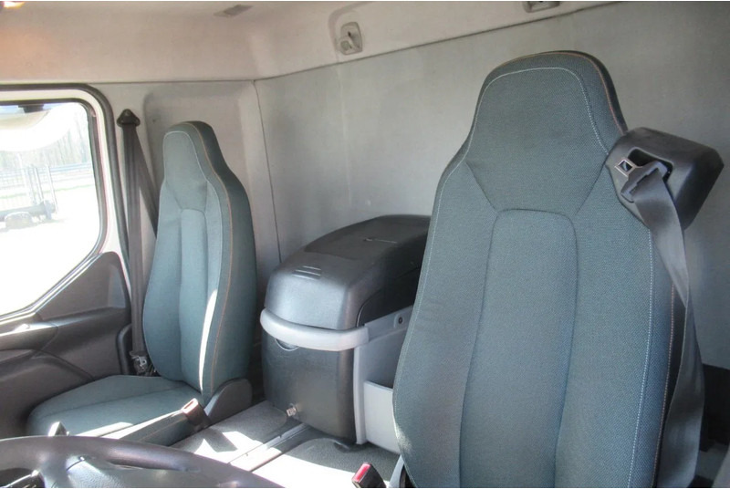 Volvo FL 250 Bakwagen + 6 deuren + Laadklep 2000 kg - Camião furgão: foto 5 Volvo FL 250 Bakwagen + 6 deuren + Laadklep 2000 kg - Camião furgão: foto 5