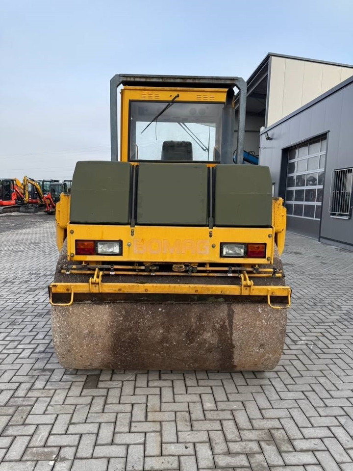 Bomag BW 151 AD-2 - Compactador de asfalto: foto 4 Bomag BW 151 AD-2 - Compactador de asfalto: foto 4