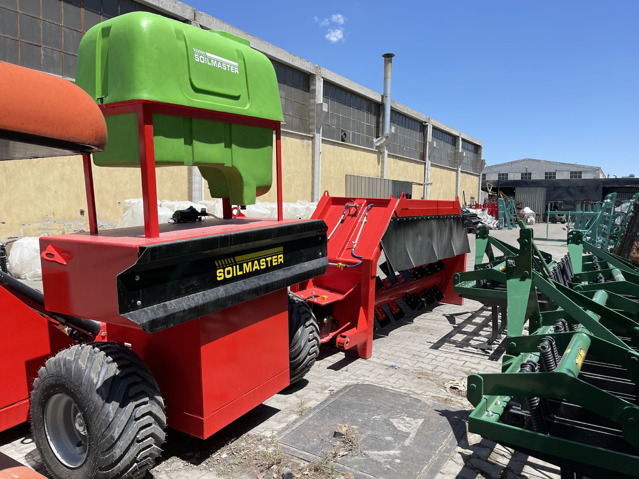 SOIL MASTER COMPOST TURNER MACHINE (COMPOST MIXER) - Ancinho enleirador: foto 3 SOIL MASTER COMPOST TURNER MACHINE (COMPOST MIXER) - Ancinho enleirador: foto 3