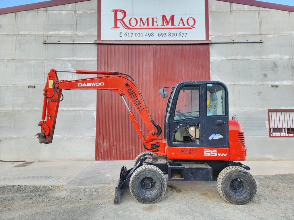 DAEWOO S55 - Escavadeira de rodas: foto 1 DAEWOO S55 - Escavadeira de rodas: foto 1