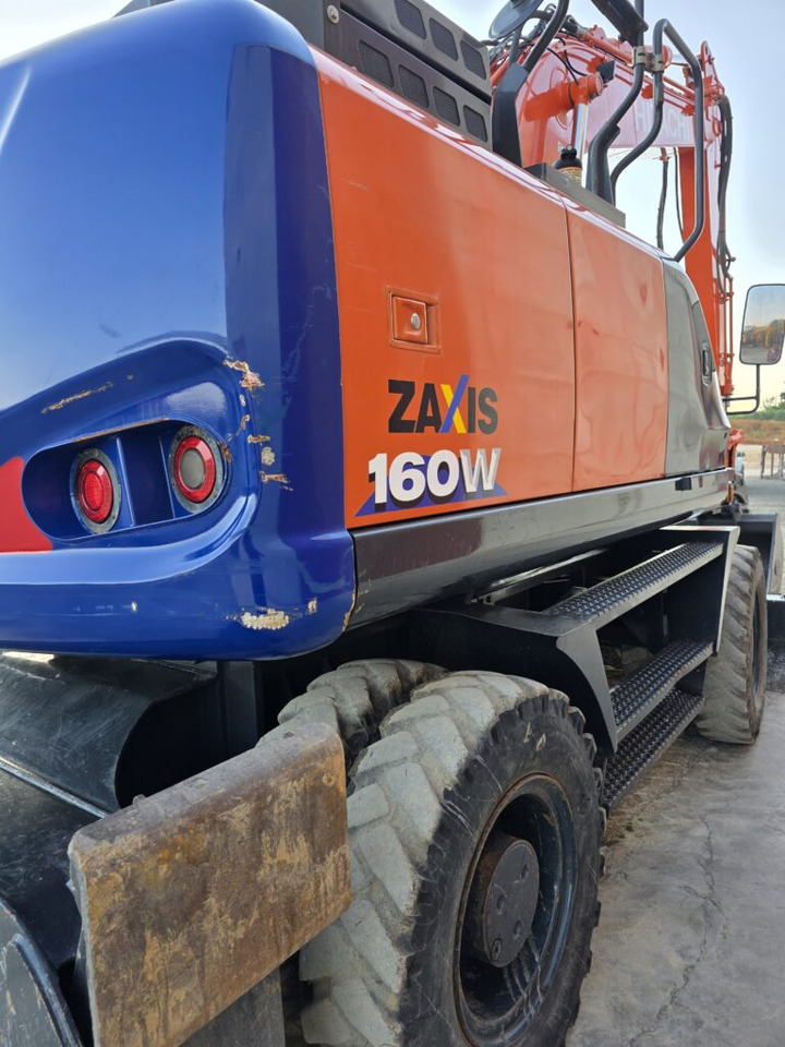 HITACHI ZX140W-6 - Escavadeira de rodas: foto 4 HITACHI ZX140W-6 - Escavadeira de rodas: foto 4
