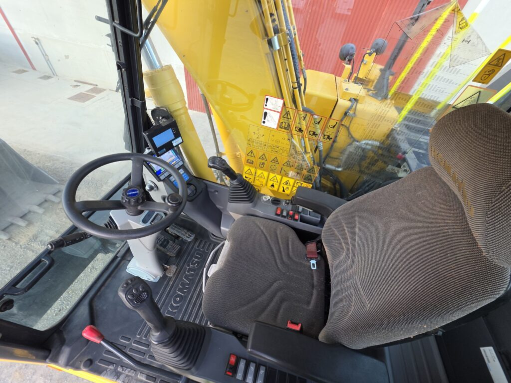 Leasing de  KOMATSU PW148-11 KOMATSU PW148-11: foto 10