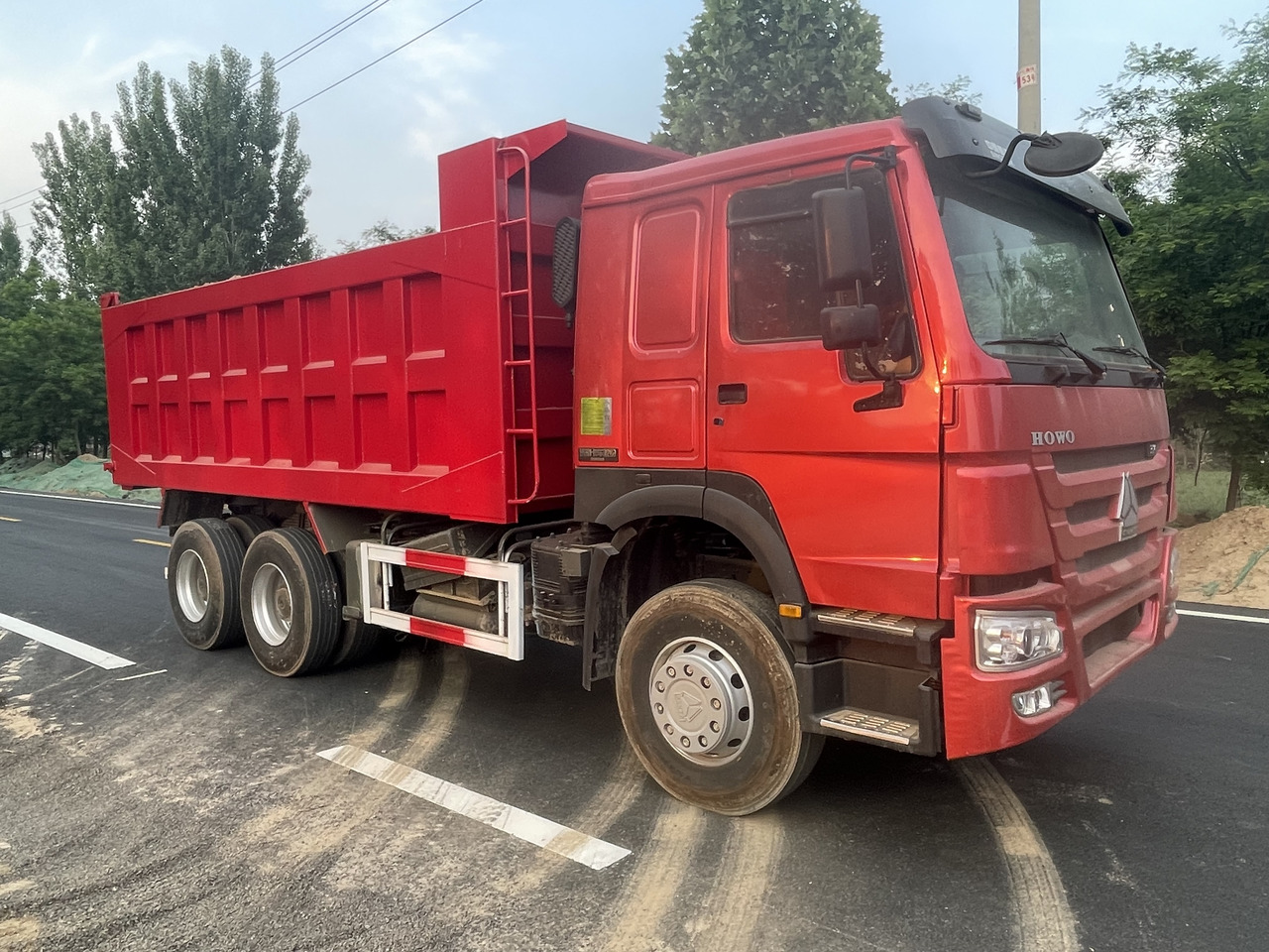 6X4 SINOTRUK HOWO DUMP TRUCK TIPPER 2020 - Camião basculante: foto 1 6X4 SINOTRUK HOWO DUMP TRUCK TIPPER 2020 - Camião basculante: foto 1