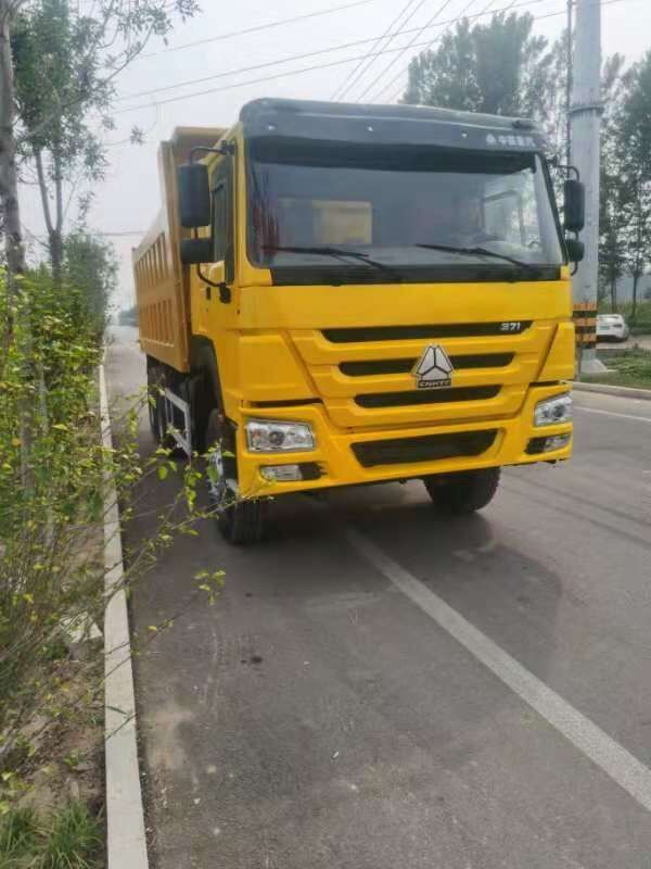 Howo Sinotruck - Camião basculante: foto 1 Howo Sinotruck - Camião basculante: foto 1