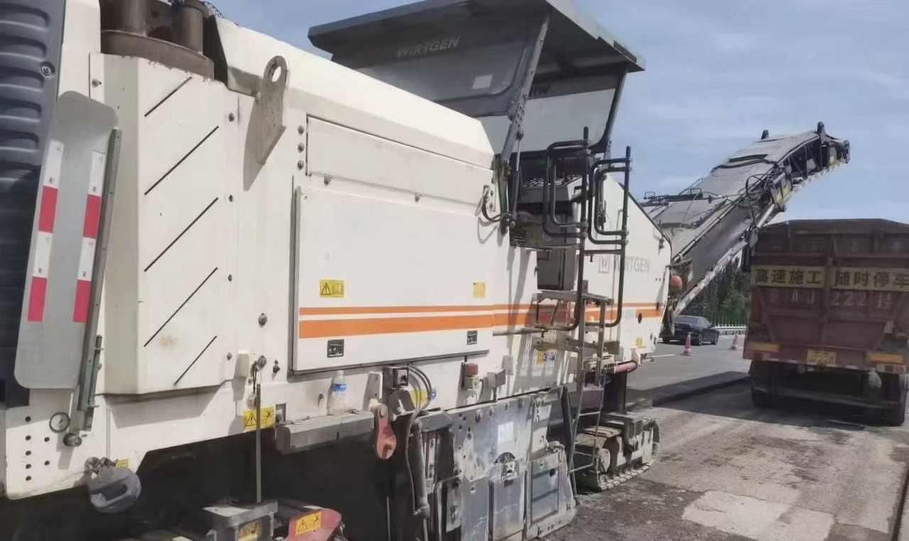 WIRTGEN W2000 miling machine - Aplainadora (Fresadora): foto 3 WIRTGEN W2000 miling machine - Aplainadora (Fresadora): foto 3