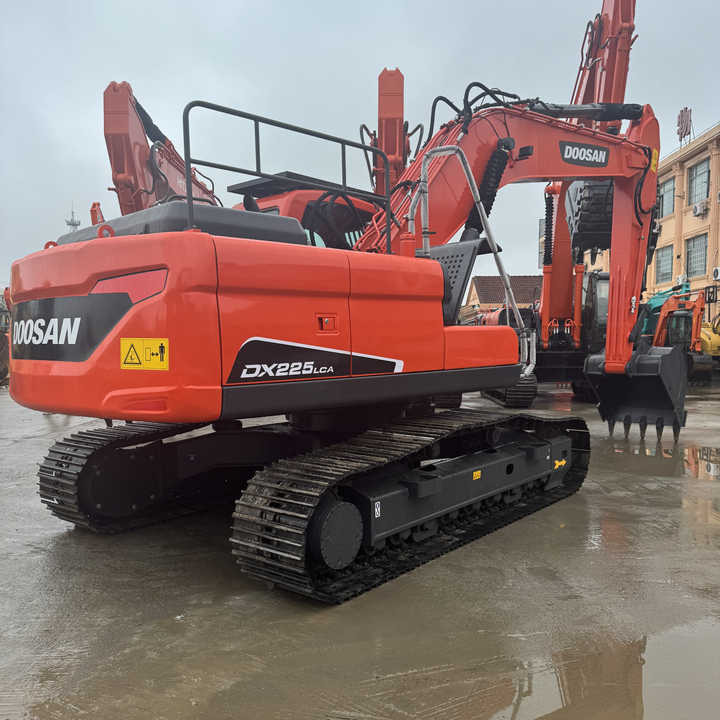 22 Tons Excavator Original Doosan Dx225LCA Crawler Digger Secondhand Used Good Condition Doosan Hydraulic Excavator on Sale - Escavadora de rastos: foto 1 22 Tons Excavator Original Doosan Dx225LCA Crawler Digger Secondhand Used Good Condition Doosan Hydraulic Excavator on Sale - Escavadora de rastos: foto 1