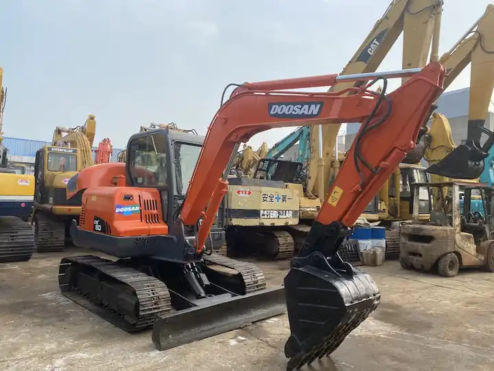 90% new Korea Doosan 6ton dx60 Used excavator in stock - Escavadora de rastos: foto 2 90% new Korea Doosan 6ton dx60 Used excavator in stock - Escavadora de rastos: foto 2
