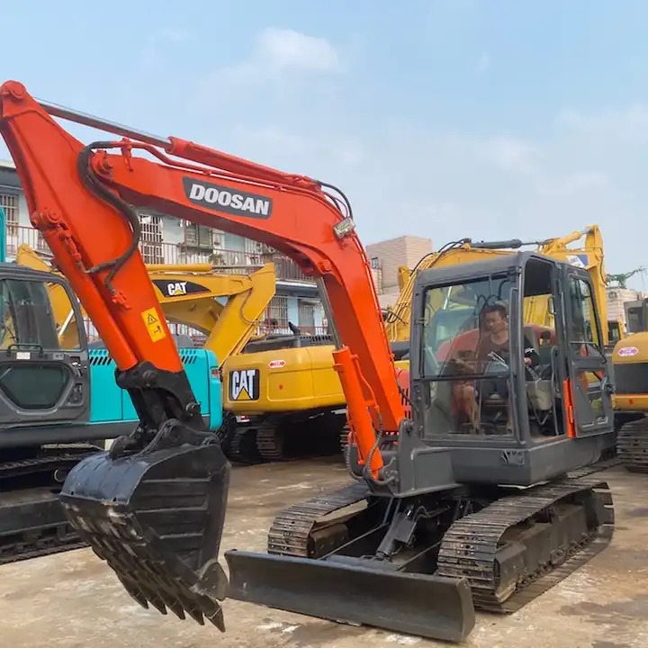 90% new Korea Doosan 6ton dx60 dx55 dx75 excavator - Escavadora de rastos: foto 1 90% new Korea Doosan 6ton dx60 dx55 dx75 excavator - Escavadora de rastos: foto 1