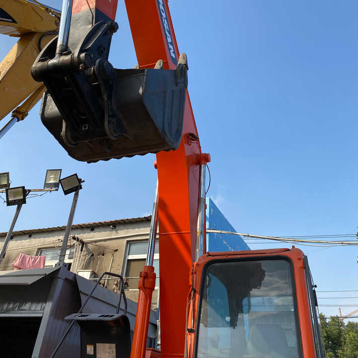 Awesome Performance Korea Imported Small Scale Used Doosan Dh60 Excavator in Shanghai - Escavadora de rastos: foto 1 Awesome Performance Korea Imported Small Scale Used Doosan Dh60 Excavator in Shanghai - Escavadora de rastos: foto 1