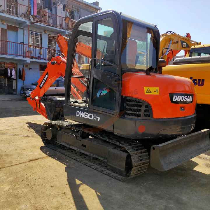 Awesome Performance Korea Imported Small Scale Used Doosan Dh60 Excavator in Shanghai - Escavadora de rastos: foto 4 Awesome Performance Korea Imported Small Scale Used Doosan Dh60 Excavator in Shanghai - Escavadora de rastos: foto 4