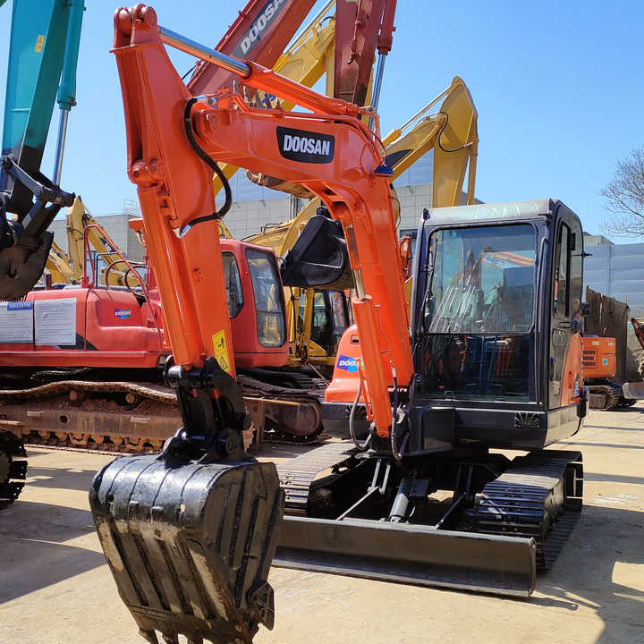 Awesome Performance Korea Imported Small Scale Used Doosan Dh60 Excavator in Shanghai - Escavadora de rastos: foto 1 Awesome Performance Korea Imported Small Scale Used Doosan Dh60 Excavator in Shanghai - Escavadora de rastos: foto 1