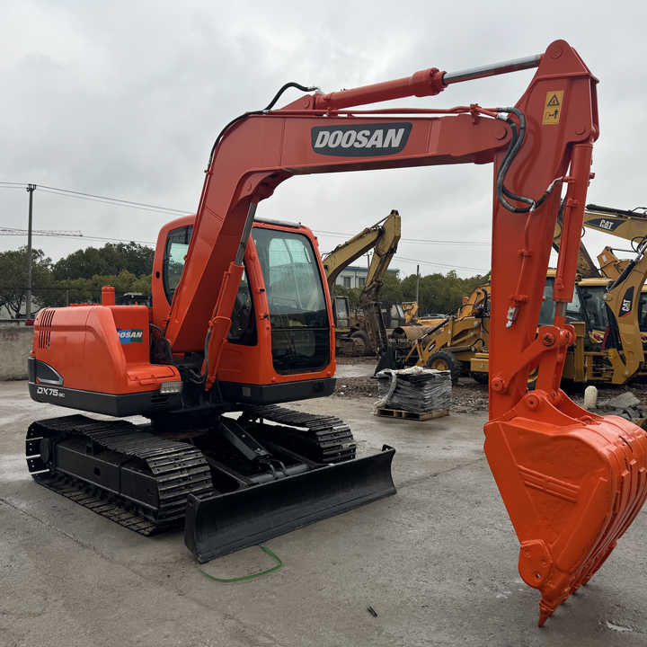 Doosan DX75-9C Used Excavator Crawler Second Hand Korean Engine DX75-9C Small Digger for Home or Farm - Escavadora de rastos: foto 1 Doosan DX75-9C Used Excavator Crawler Second Hand Korean Engine DX75-9C Small Digger for Home or Farm - Escavadora de rastos: foto 1