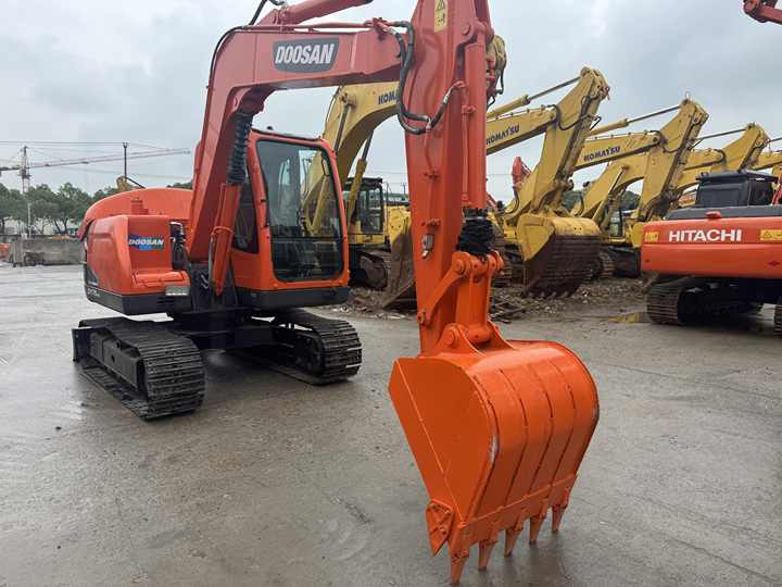 Doosan DX75-9C Used Excavator Crawler Second Hand Korean Engine DX75-9C Small Digger for Home or Farm - Escavadora de rastos: foto 3 Doosan DX75-9C Used Excavator Crawler Second Hand Korean Engine DX75-9C Small Digger for Home or Farm - Escavadora de rastos: foto 3