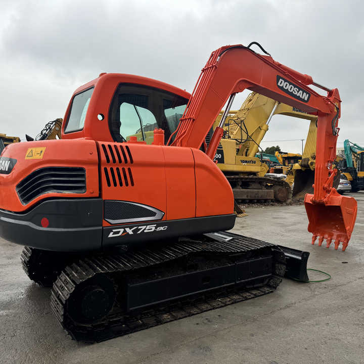 Doosan DX75-9C Used Excavator Crawler Second Hand Korean Engine DX75-9C Small Digger for Home or Farm - Escavadora de rastos: foto 1 Doosan DX75-9C Used Excavator Crawler Second Hand Korean Engine DX75-9C Small Digger for Home or Farm - Escavadora de rastos: foto 1