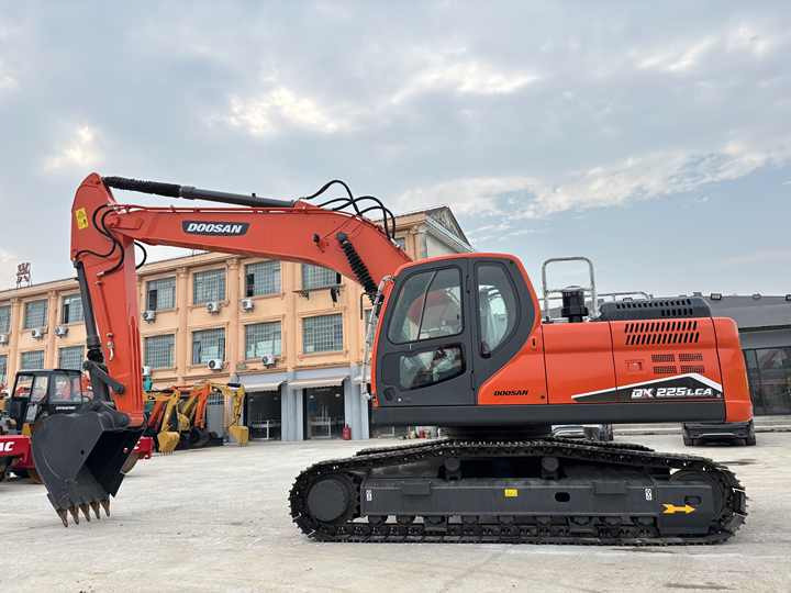 Good Quality Original 23ton Doosan DX225LCA Used Large Excavators for Sale at Low Price Secondhand Doosan225LCA Heavy Digger - Escavadora de rastos: foto 4 Good Quality Original 23ton Doosan DX225LCA Used Large Excavators for Sale at Low Price Secondhand Doosan225LCA Heavy Digger - Escavadora de rastos: foto 4