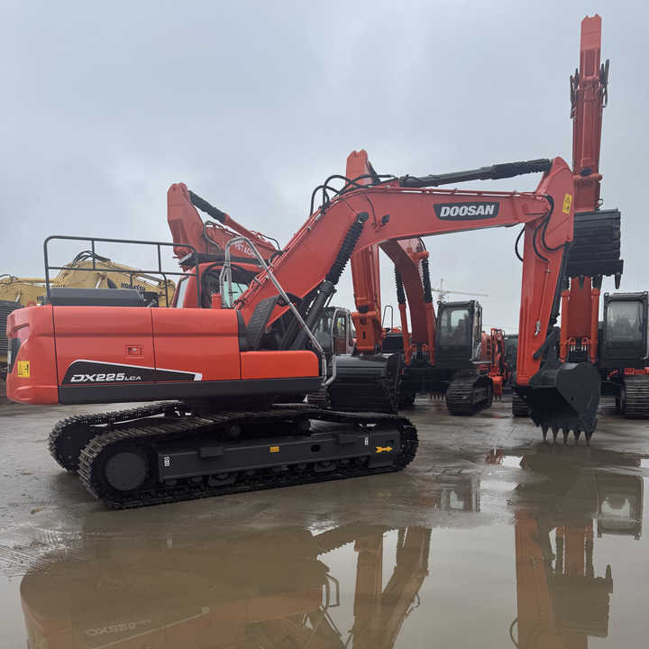 Good Quality Original 23ton Doosan DX225LCA Used Large Excavators for Sale at Low Price Secondhand Doosan225LCA Heavy Digger - Escavadora de rastos: foto 1 Good Quality Original 23ton Doosan DX225LCA Used Large Excavators for Sale at Low Price Secondhand Doosan225LCA Heavy Digger - Escavadora de rastos: foto 1