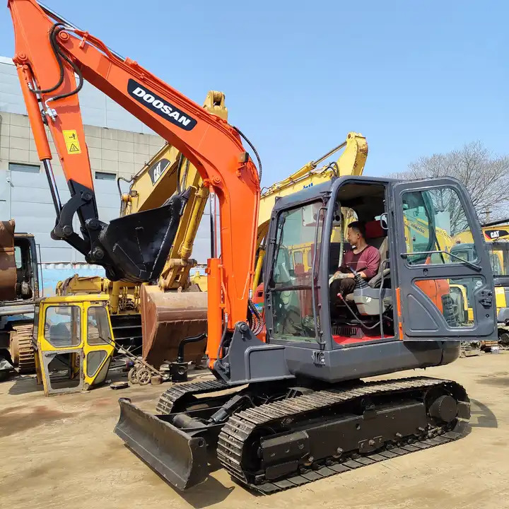 High Quality Hot Sale Used 6t Mini Excavator Original Korea Doosan Used Excavators Doosan Dx60 With Good Performance - Escavadora de rastos: foto 2 High Quality Hot Sale Used 6t Mini Excavator Original Korea Doosan Used Excavators Doosan Dx60 With Good Performance - Escavadora de rastos: foto 2