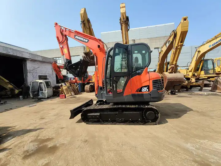High Quality Hot Sale Used 6t Mini Excavator Original Korea Doosan Used Excavators Doosan Dx60 With Good Performance - Escavadora de rastos: foto 3 High Quality Hot Sale Used 6t Mini Excavator Original Korea Doosan Used Excavators Doosan Dx60 With Good Performance - Escavadora de rastos: foto 3