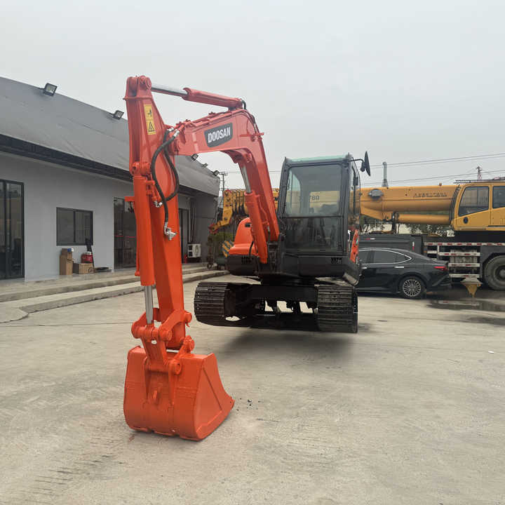 High Quality and Low Price Used Doosan Dx60 Dx75 Dx80 Crawler Excavator in Good Condition 6-ton Mini 6t Excavator for Sale - Escavadora de rastos: foto 1 High Quality and Low Price Used Doosan Dx60 Dx75 Dx80 Crawler Excavator in Good Condition 6-ton Mini 6t Excavator for Sale - Escavadora de rastos: foto 1