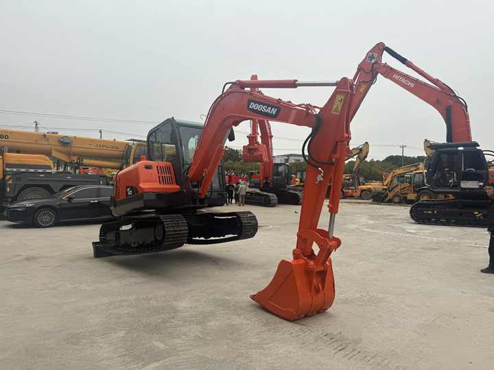 High Quality and Low Price Used Doosan Dx60 Dx75 Dx80 Crawler Excavator in Good Condition 6-ton Mini 6t Excavator for Sale - Escavadora de rastos: foto 5 High Quality and Low Price Used Doosan Dx60 Dx75 Dx80 Crawler Excavator in Good Condition 6-ton Mini 6t Excavator for Sale - Escavadora de rastos: foto 5